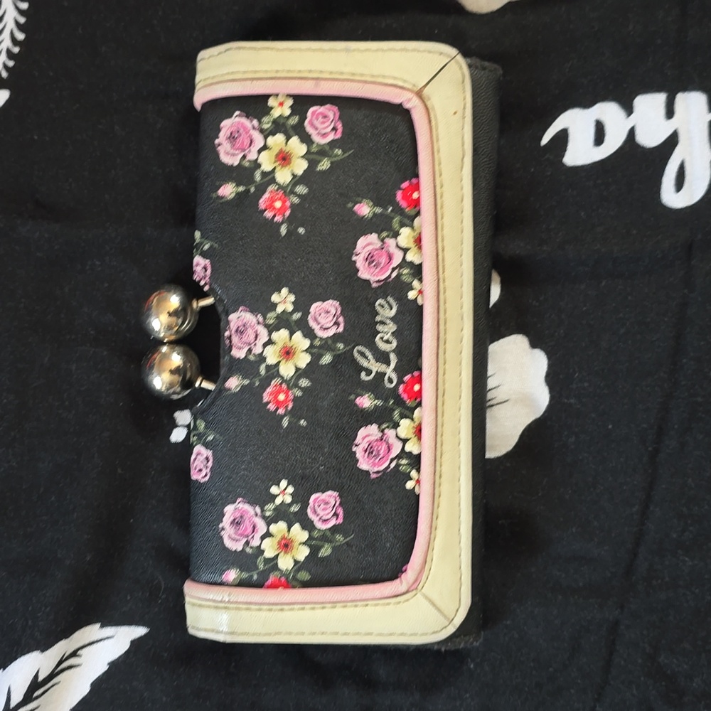 Clutch wallet